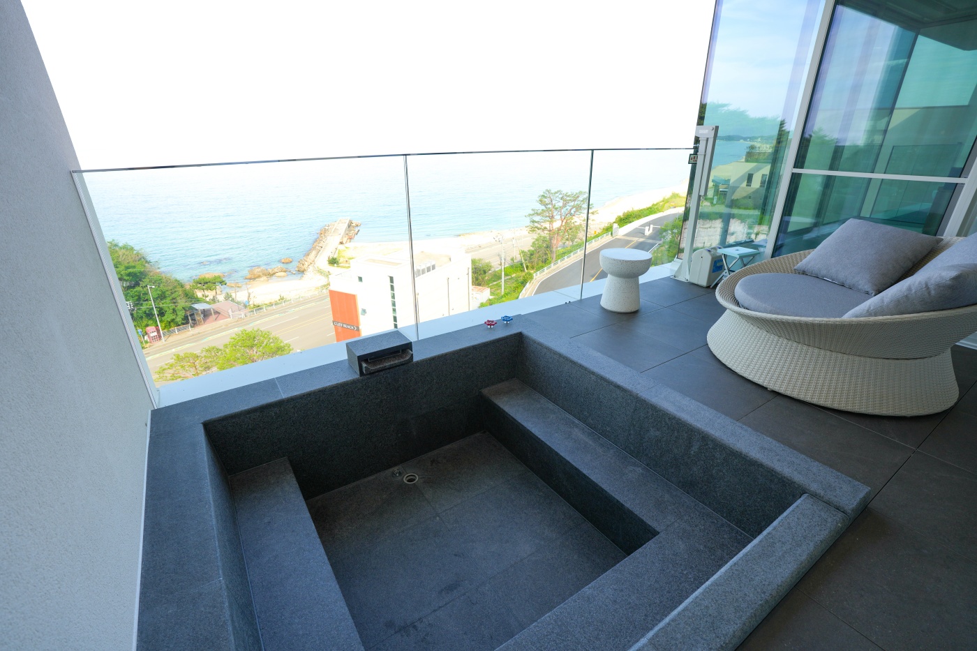 COAST VILLA SIGNATURE